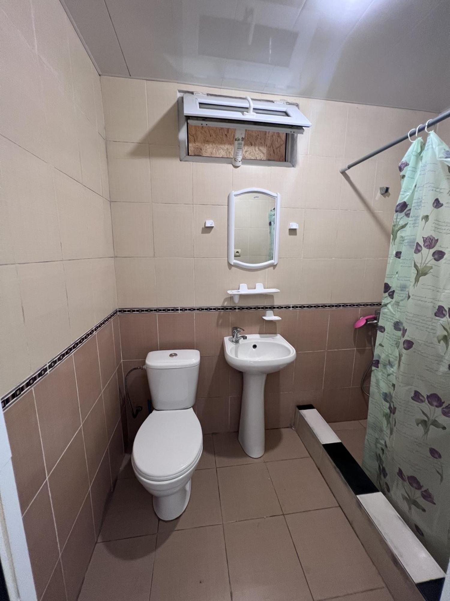 V Gostiakh U Maii Hotel Гагра Екстериор снимка